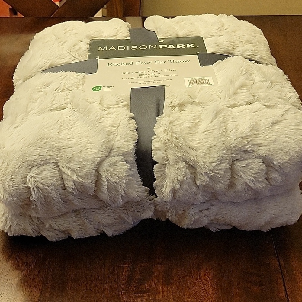 Luxurious Light Grey Textured Blanket NEW - Picture 8 of 13